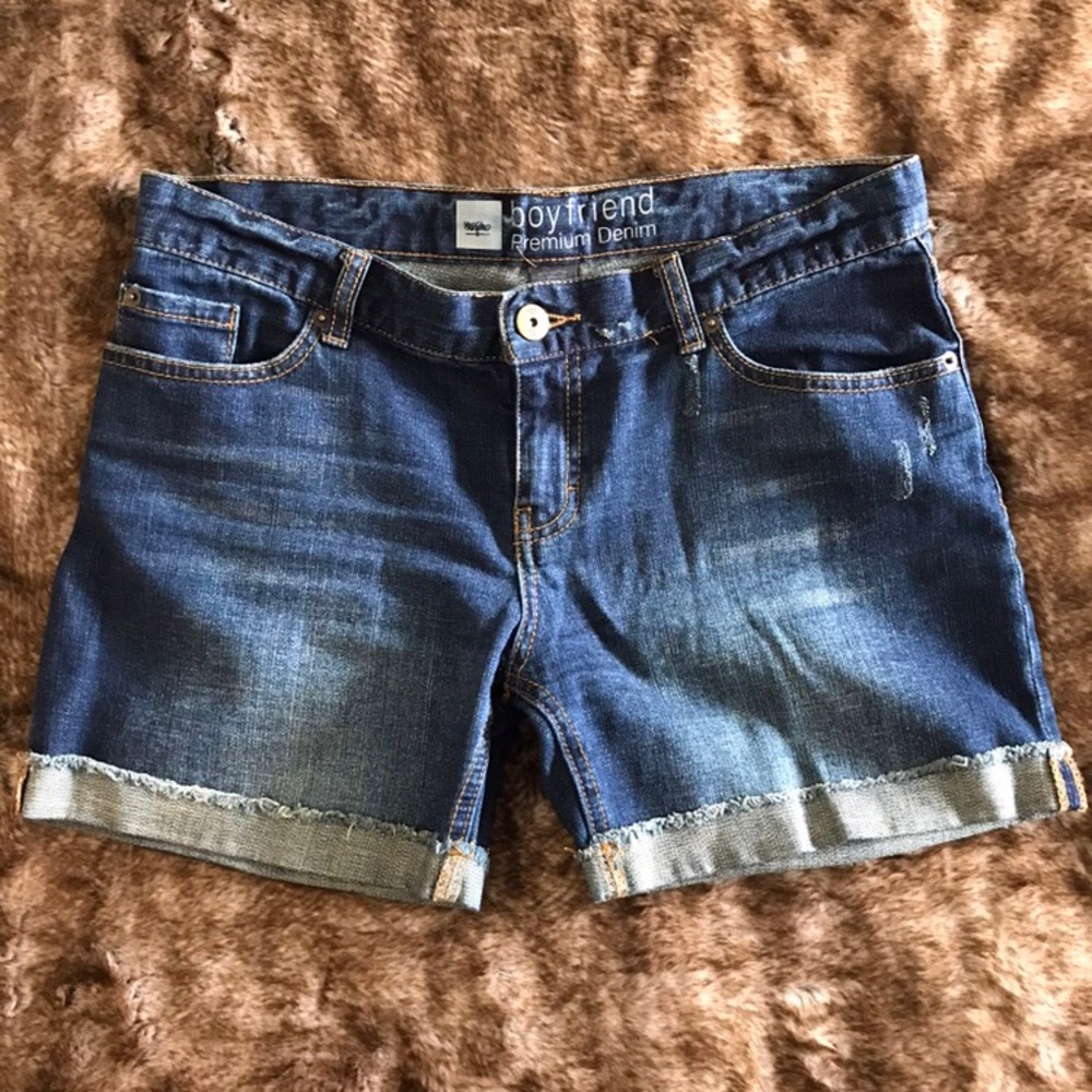 Distressed Boyfriend Fit Denim/Jean Shorts - 6